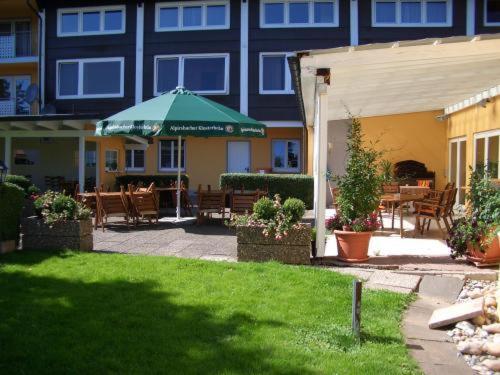 Hotel Traube Лосбург Экстерьер фото