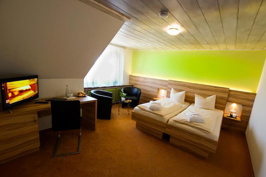 Hotel Traube Лосбург Экстерьер фото