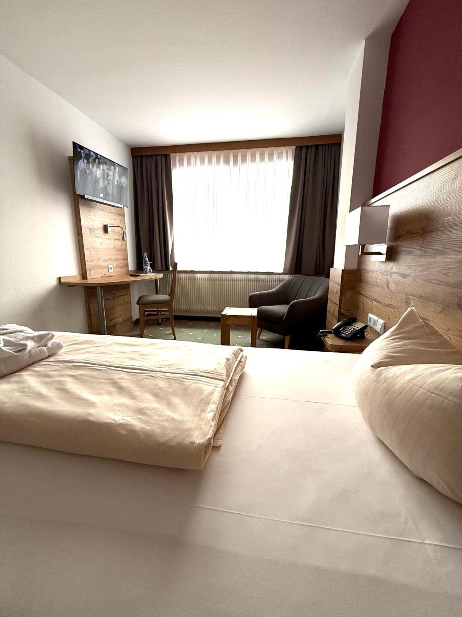 Hotel Traube Лосбург Экстерьер фото