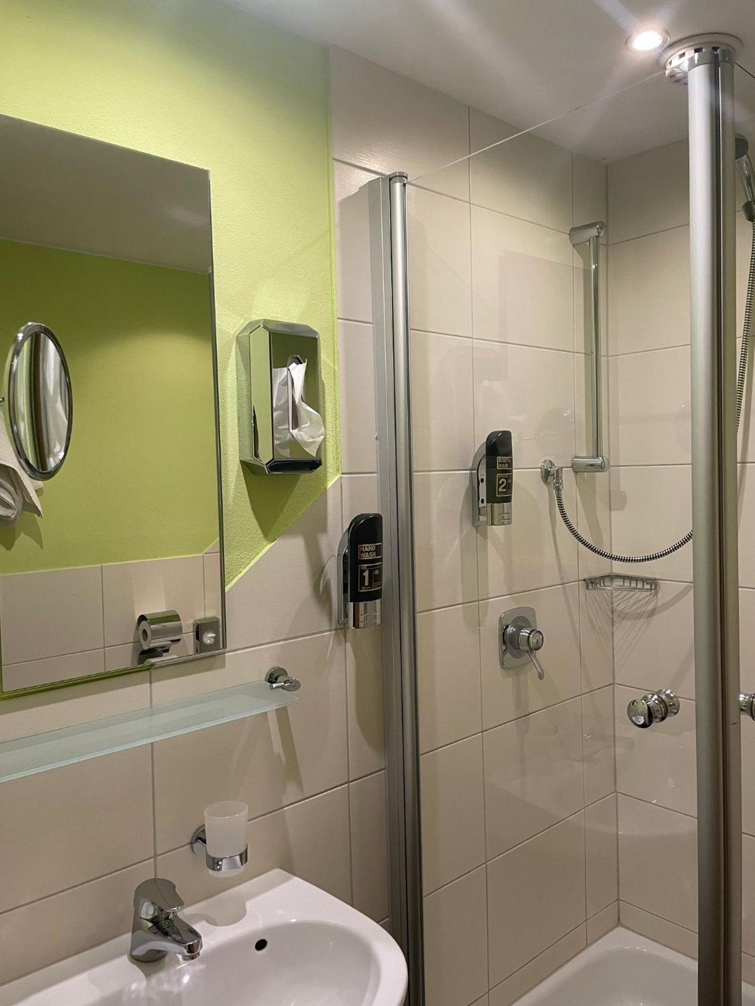 Hotel Traube Лосбург Экстерьер фото