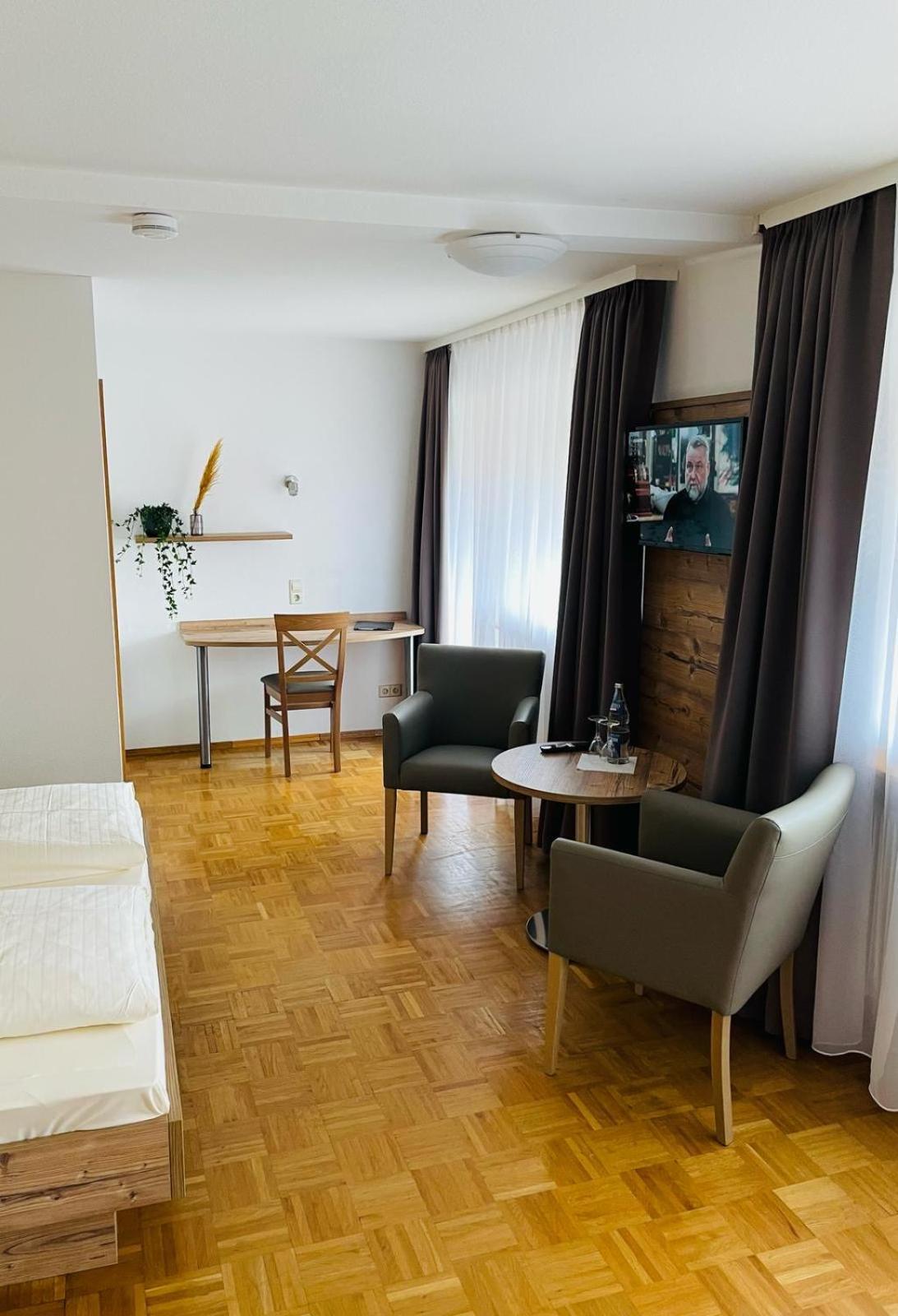 Hotel Traube Лосбург Экстерьер фото