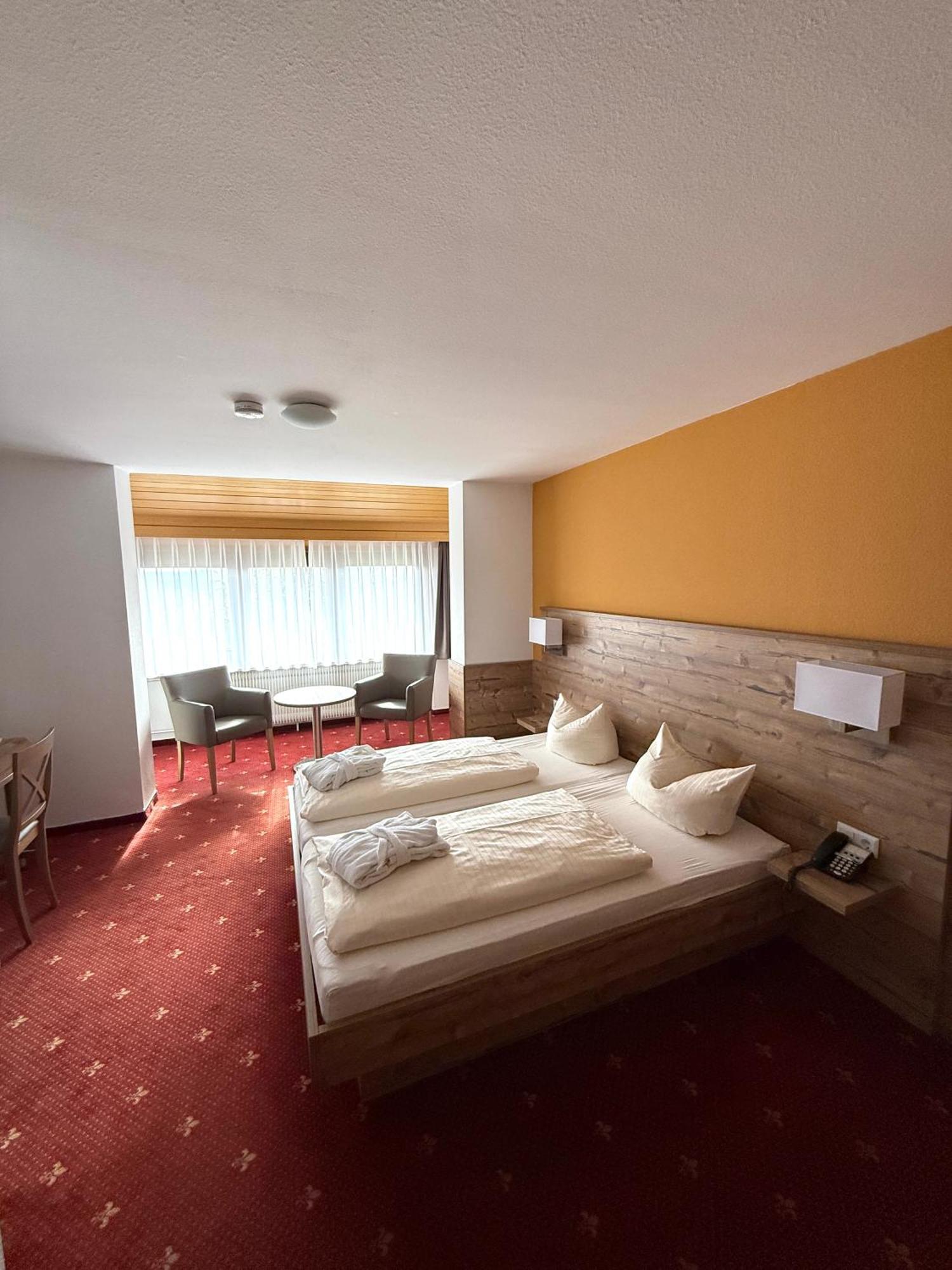 Hotel Traube Лосбург Экстерьер фото