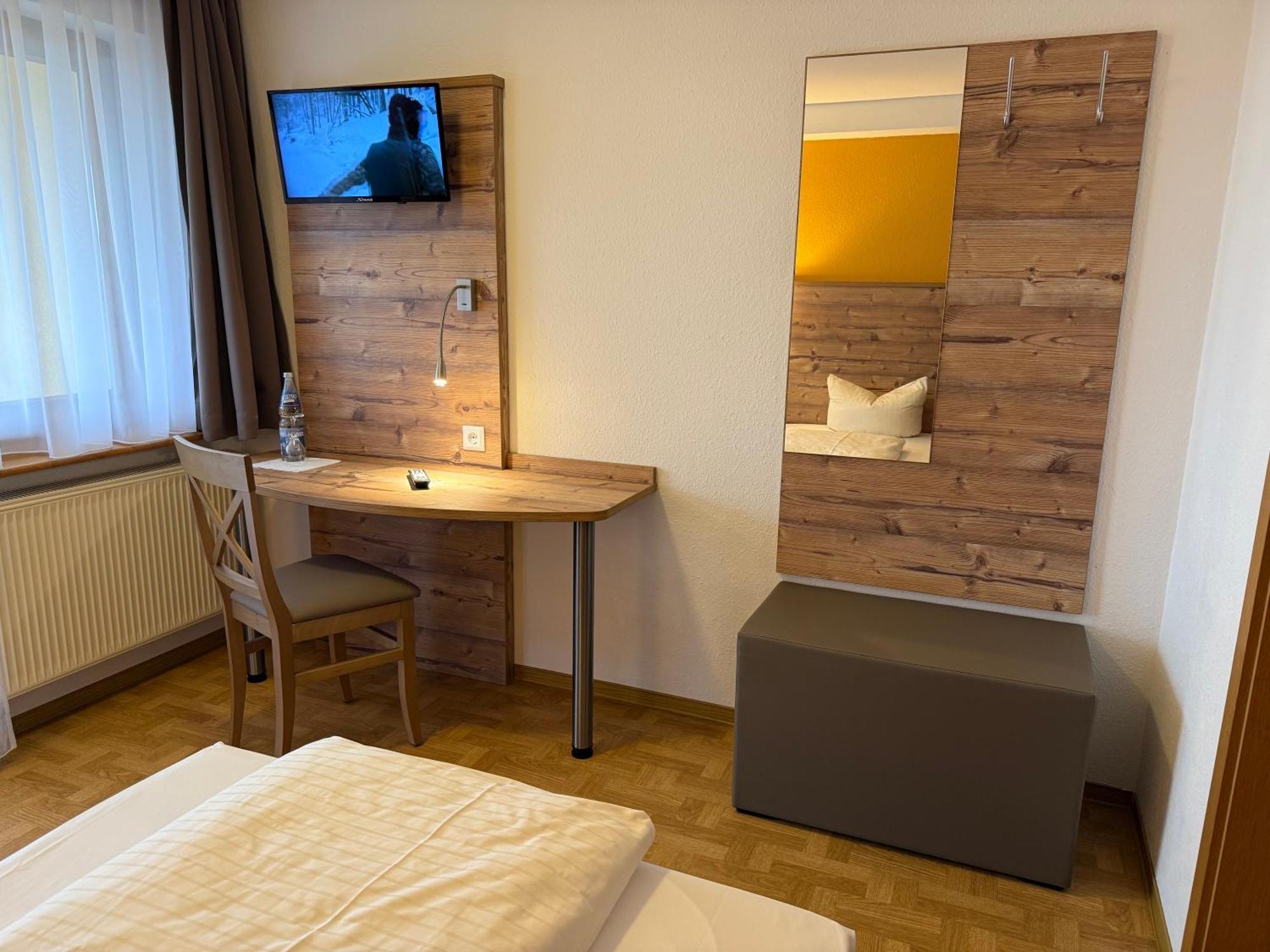 Hotel Traube Лосбург Экстерьер фото